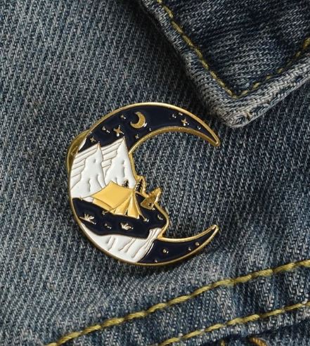 Pin Luna Campamento